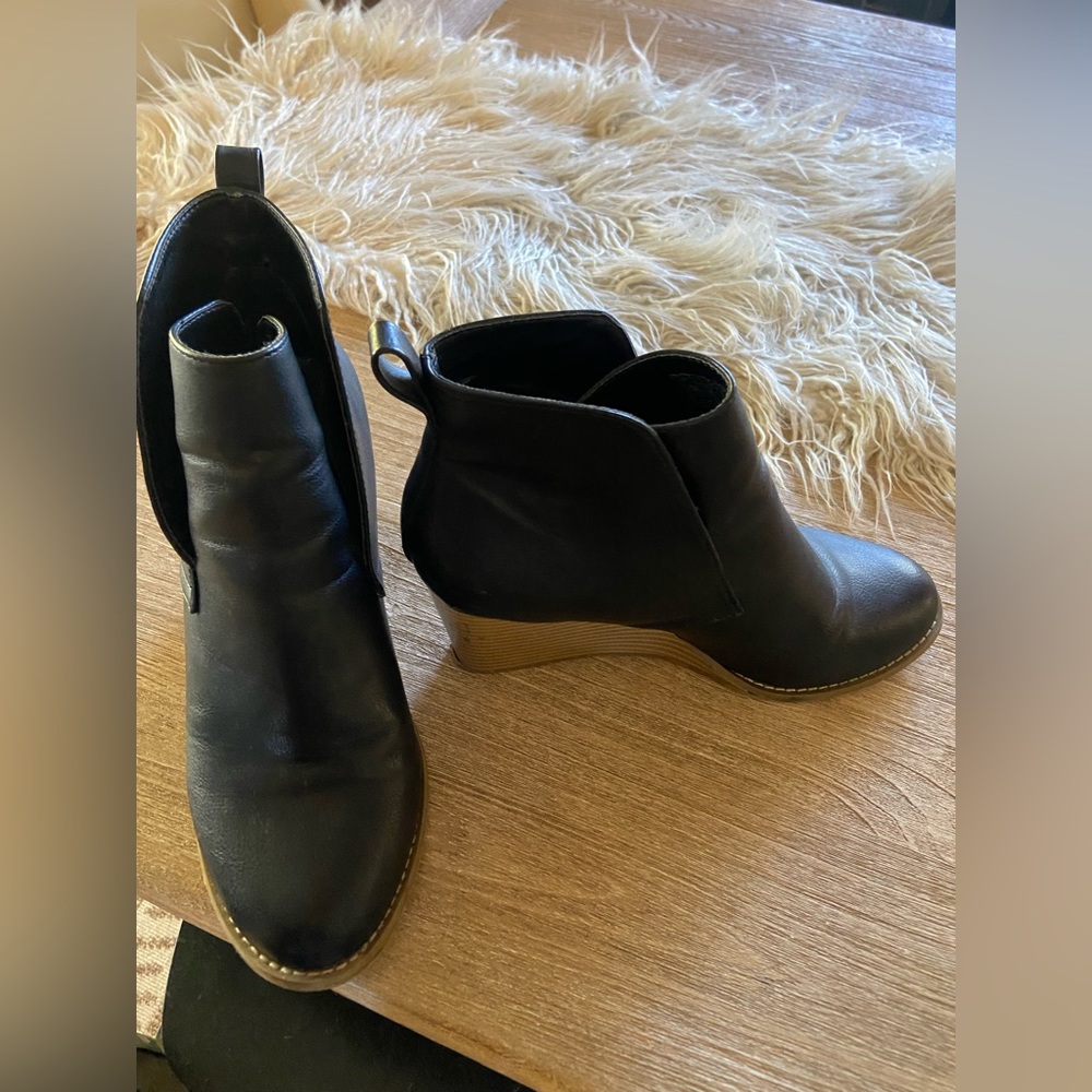 Nautica wedge leather bootie